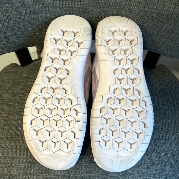 Women’s 2018 Nike Free RN Running Shoe in Elemental Rose/Gunsmoke Size 8.5 - Picture 5 of 10